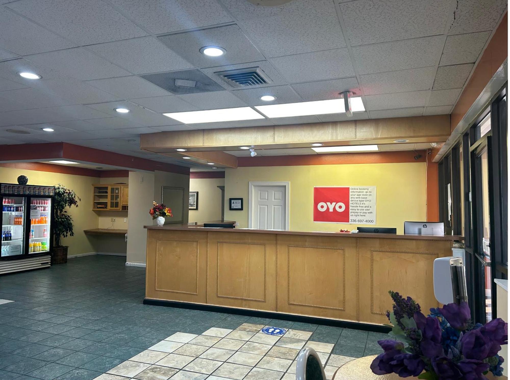 格林斯伯勒东南罗德威套房酒店 外观 照片